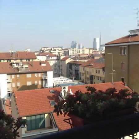 Amazing Top Floor Arco Della Pace דירה