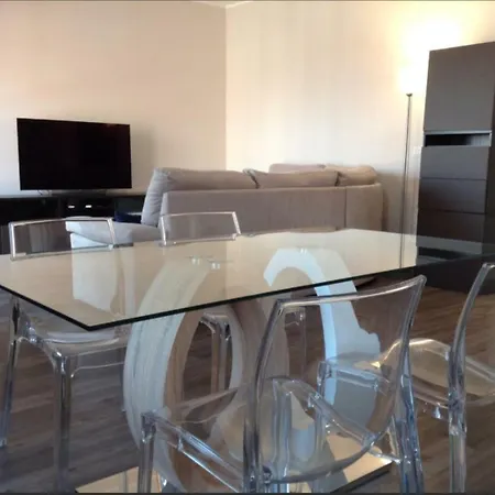 Amazing Top Floor Arco Della Pace Apartment